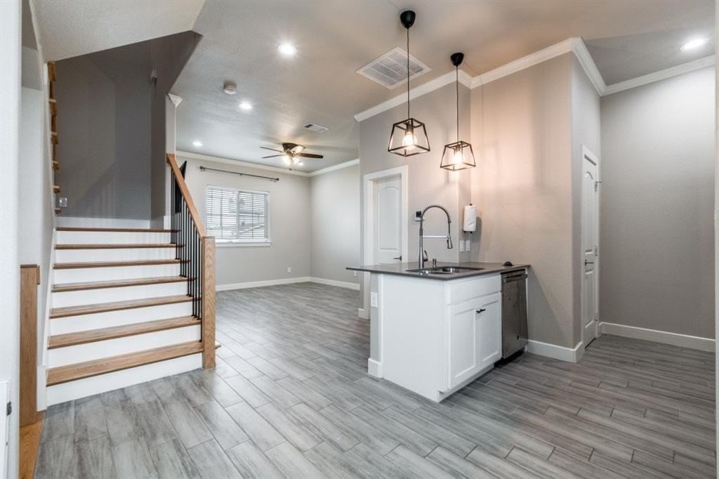 2247 Dorian Pl - Photo 2 of 12