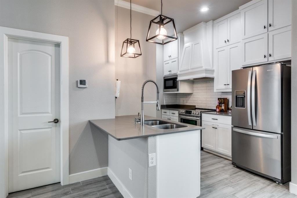 2247 Dorian Pl - Photo 3 of 12