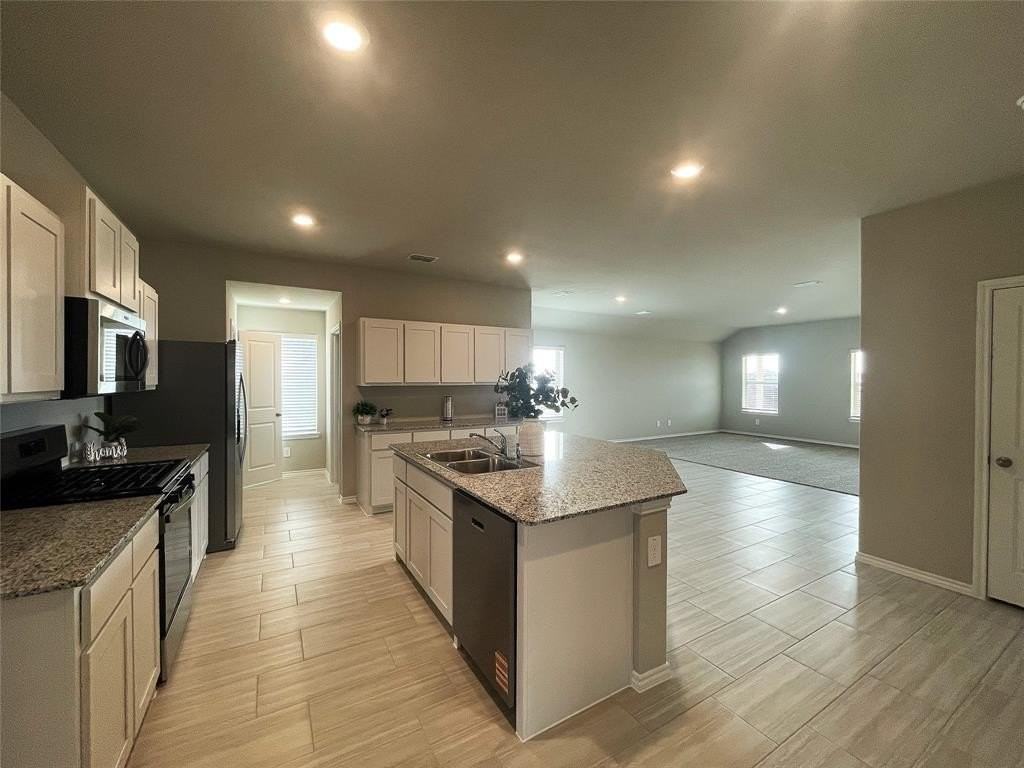 5561 Rollins Dr - Photo 4 of 13