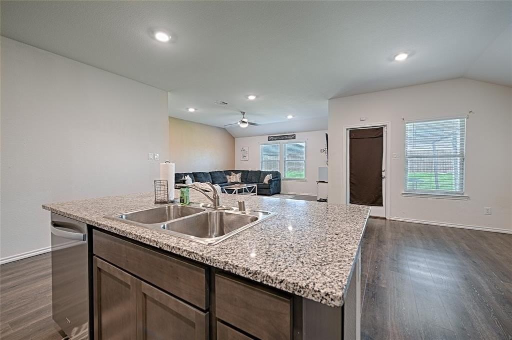 1112 Homestead Ln - Photo 7 of 24