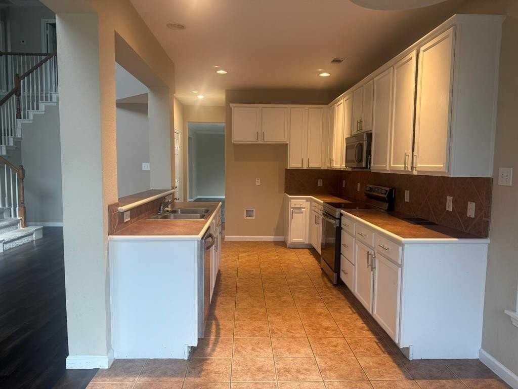 2844 Cascade Cove Dr - Photo 4 of 34