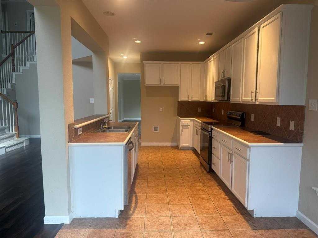 2844 Cascade Cove Dr - Photo 5 of 34