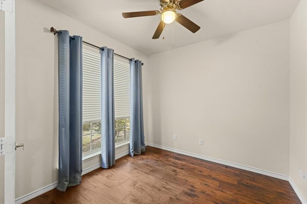 1701 Balboa Ln - Photo 4 of 30