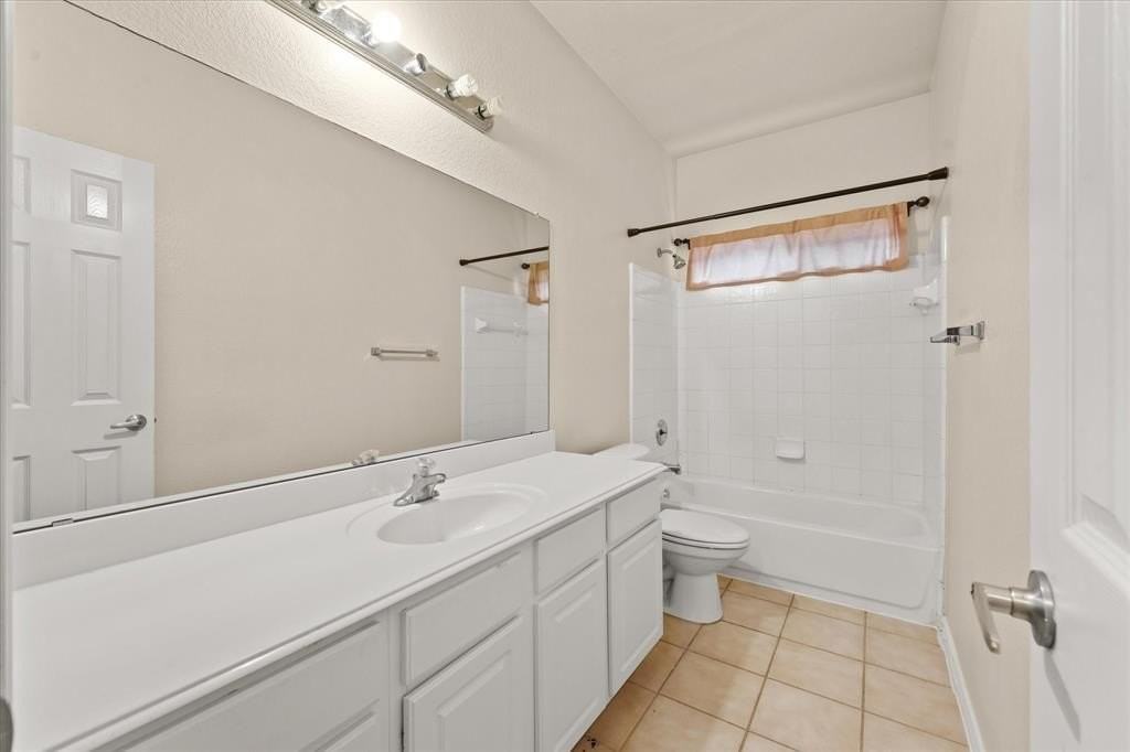 1701 Balboa Ln - Photo 5 of 30