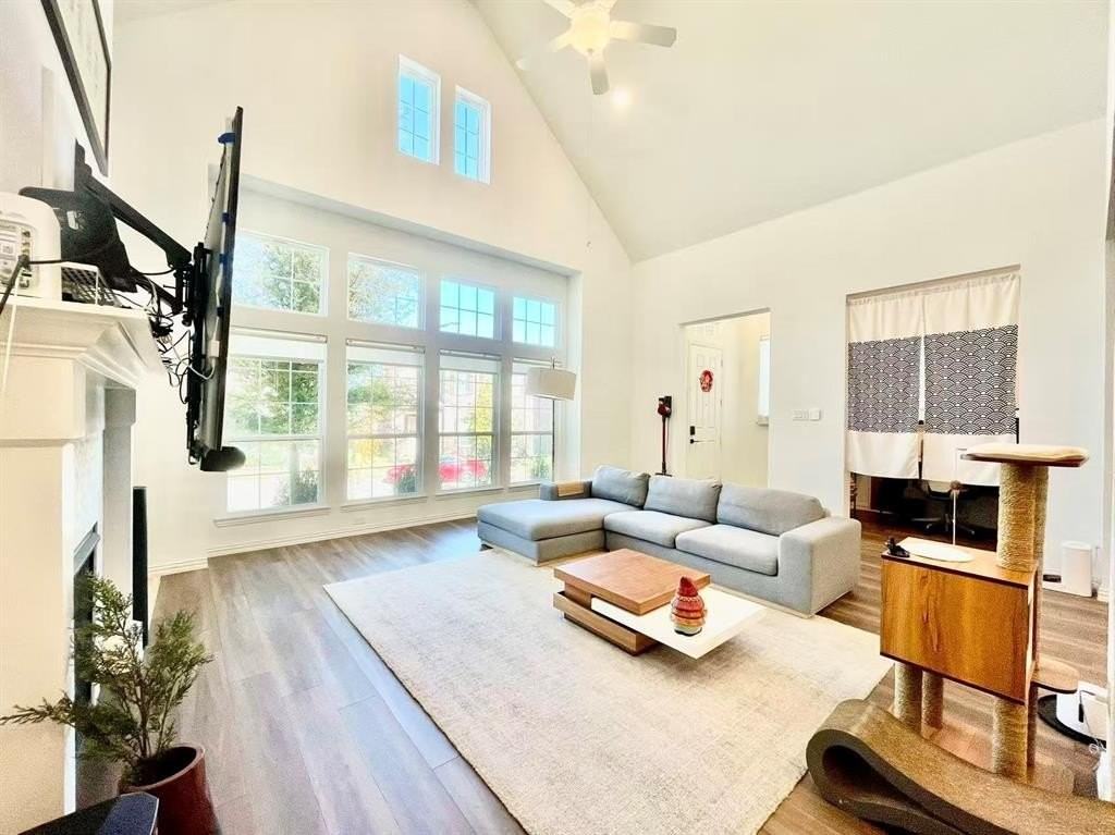 8213 Bethpage Dr - Photo 7 of 33