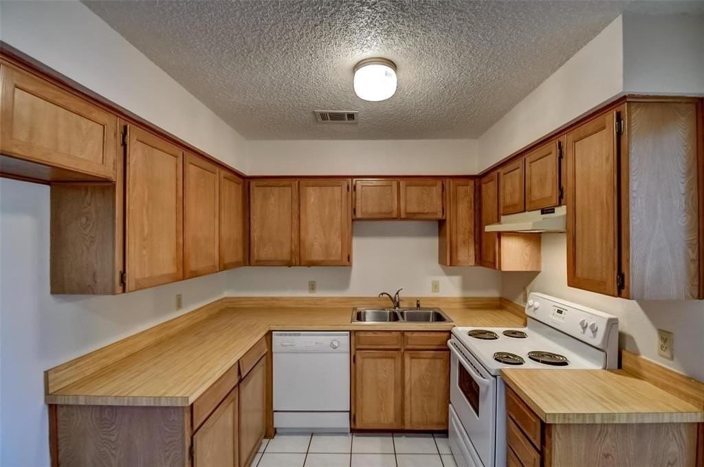 4523 Tall Meadow Ln - Photo 3 of 17