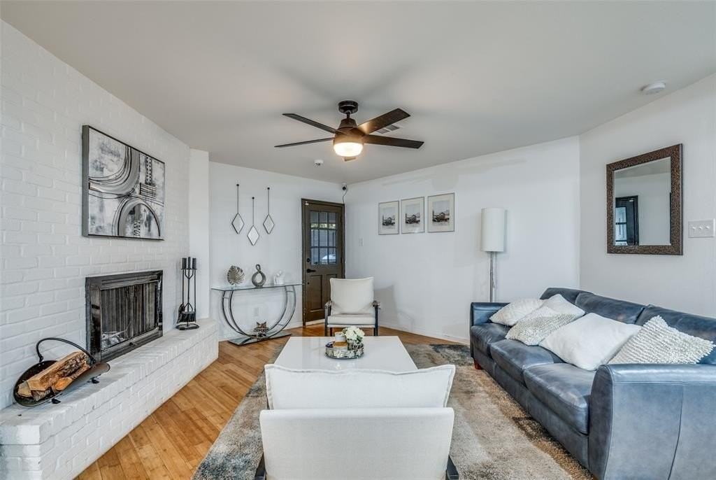 11211 Mccree Rd - Photo 3 of 29