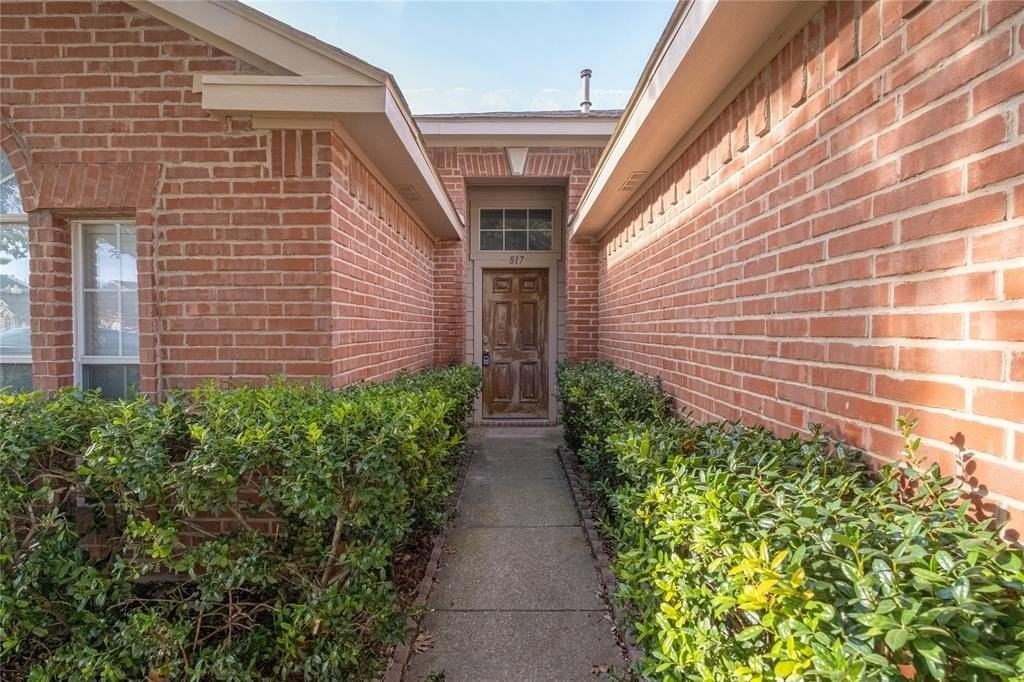 817 Stafford Station Dr - Photo 2 of 20