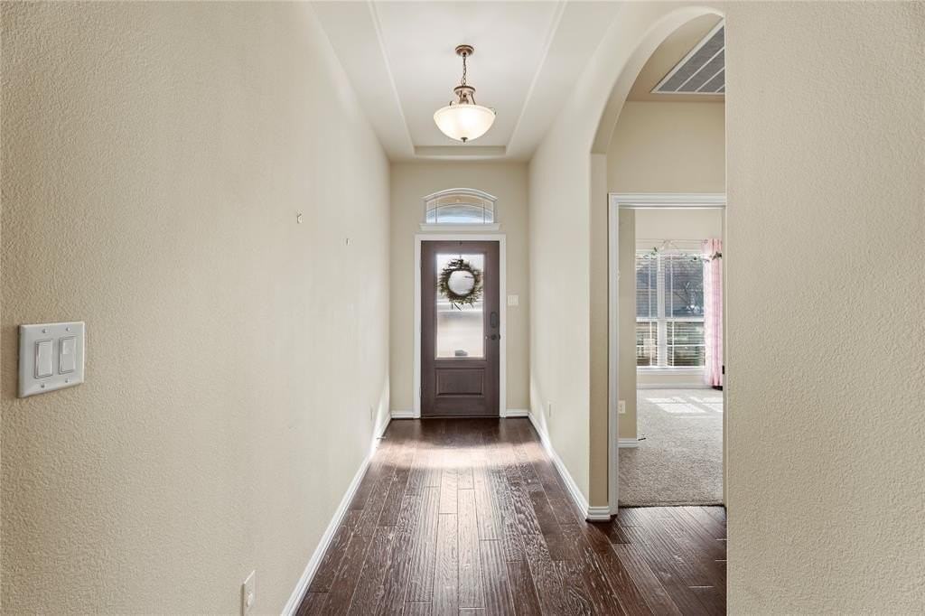 804 Skytop Dr - Photo 5 of 38