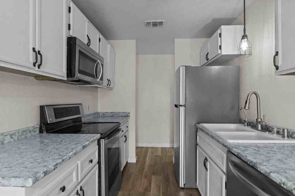 4722 W Cuthbert Ave - Photo 5 of 15