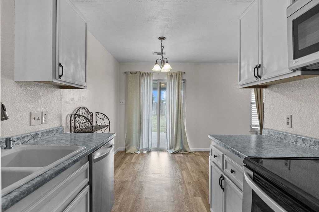 4722 W Cuthbert Ave - Photo 6 of 15