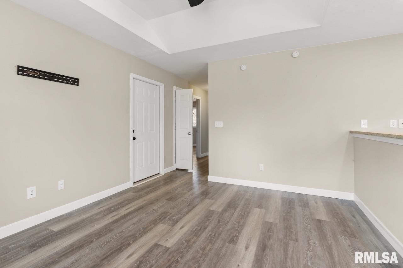 3005 N Molleck Dr - Photo 4 of 20