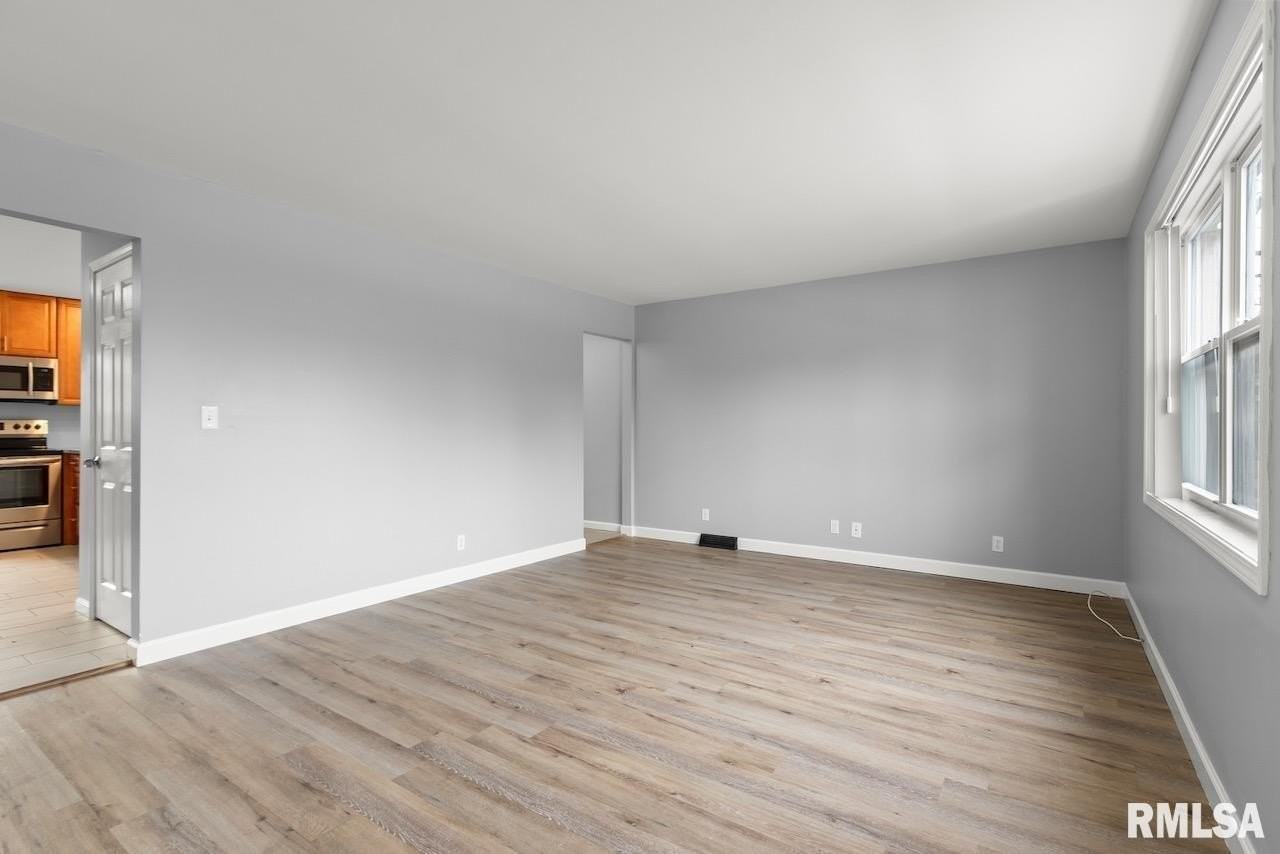 2022 W Glen Ave - Photo 4 of 20