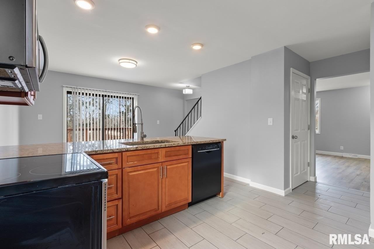 2022 W Glen Ave - Photo 7 of 20