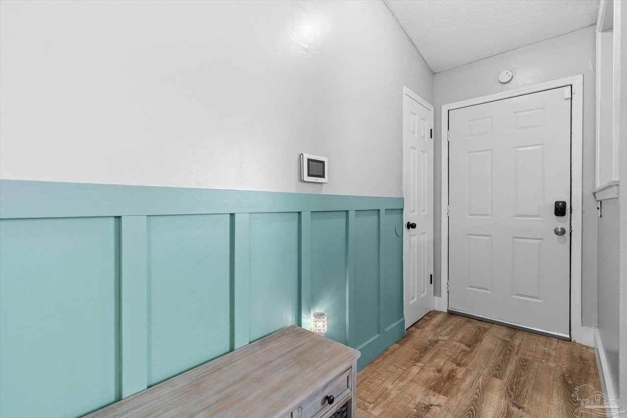 10663 Silver Creek Dr - Photo 3 of 32