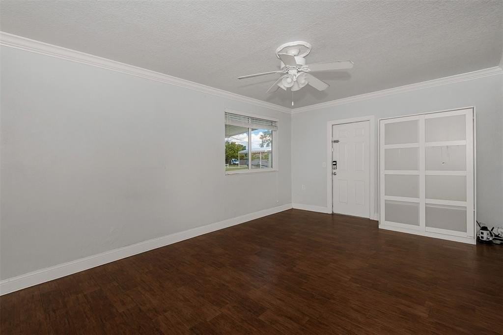 5608 Buchanan St - Photo 6 of 15