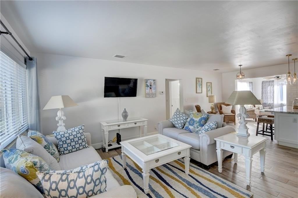 10 S Swinton Cir - Photo 4 of 42