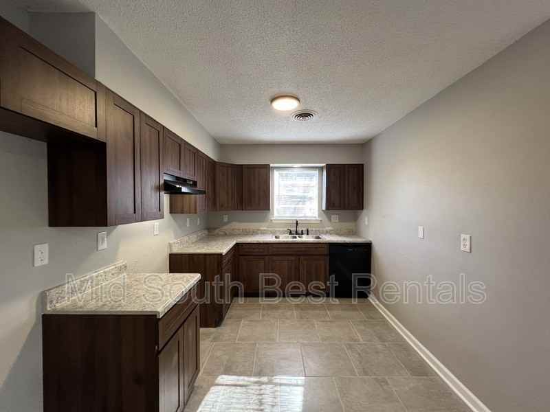 4025 Mossville St - Photo 5 of 14