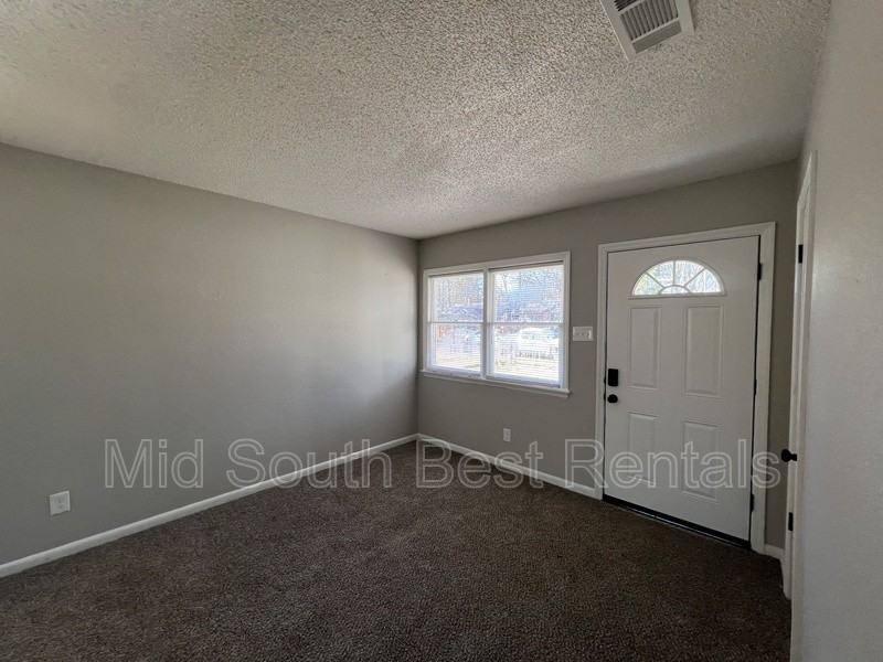 1526 Catalina Rd - Photo 2 of 14