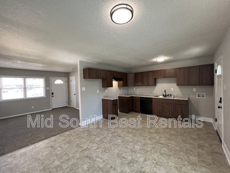 1526 Catalina Rd - Photo 3 of 14