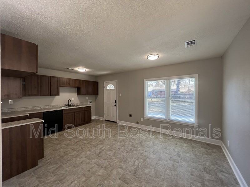 1526 Catalina Rd - Photo 4 of 14