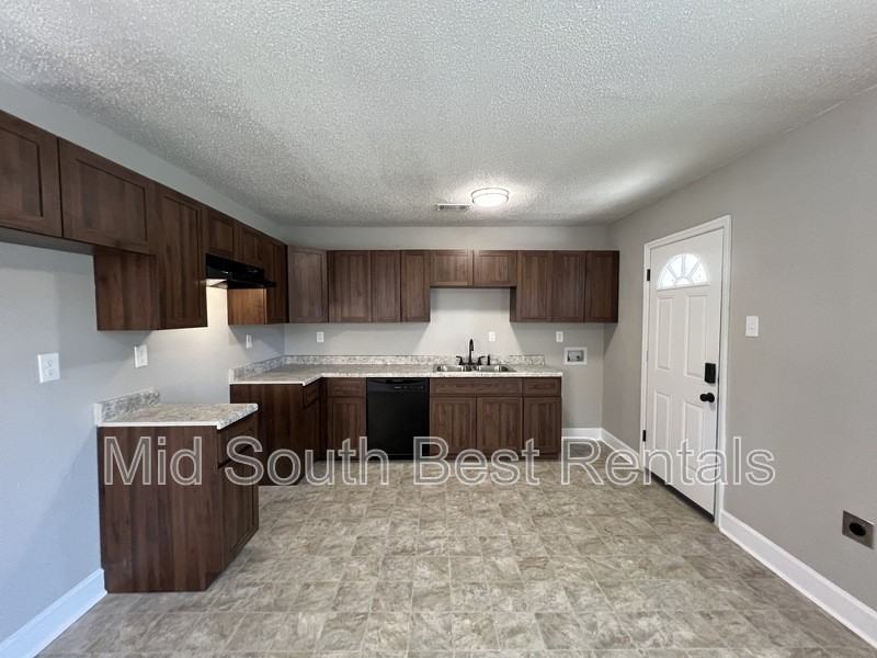 1526 Catalina Rd - Photo 5 of 14