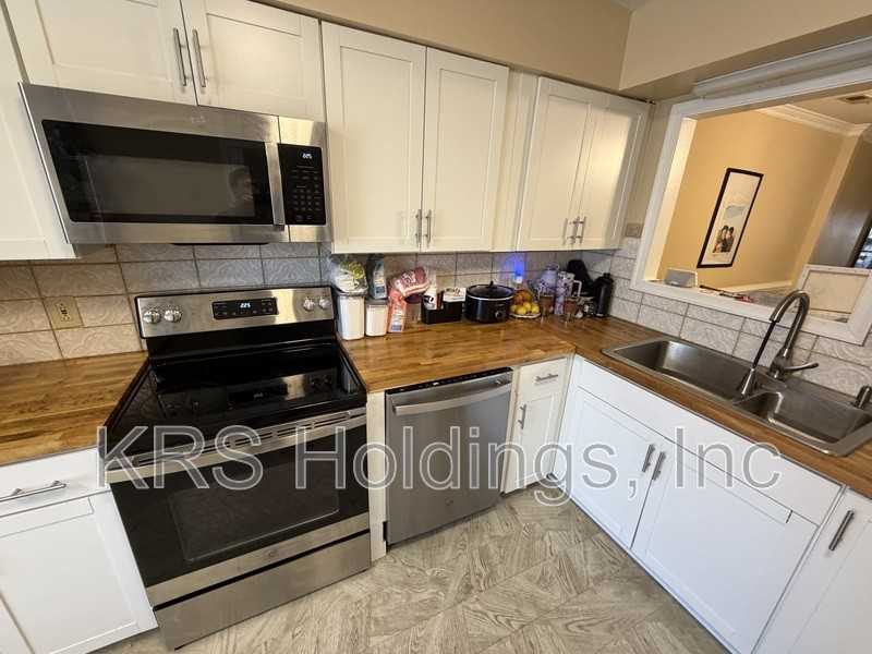 3842 Whitechapel Arch - Photo 3 of 15