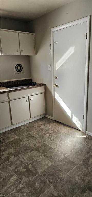 4729 Sullivan Blvd - Photo 4 of 15