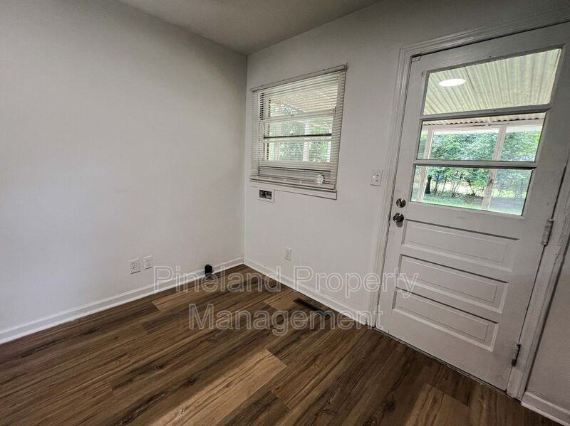 1009 Martindale Dr - Photo 6 of 16