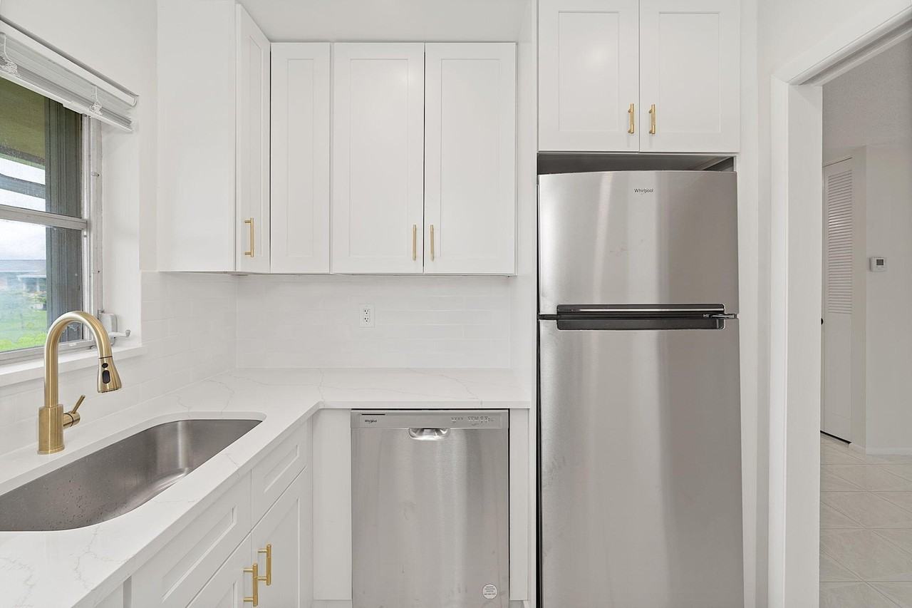 2557 Dudley Dr W #D - Photo 6 of 19