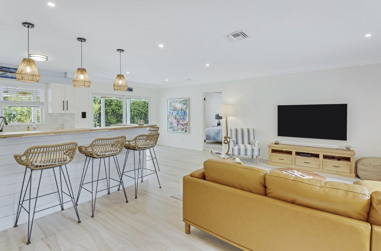 9 W Riverside Dr - Photo 7 of 39