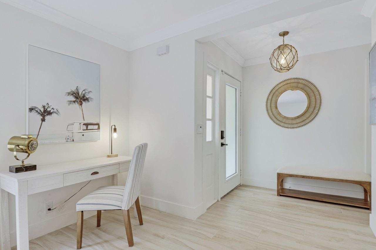 9 W Riverside Dr - Photo 4 of 39