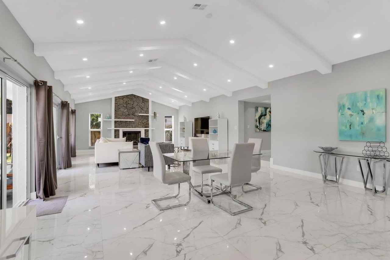 2019 Ne 14th Ct - Photo 2 of 26