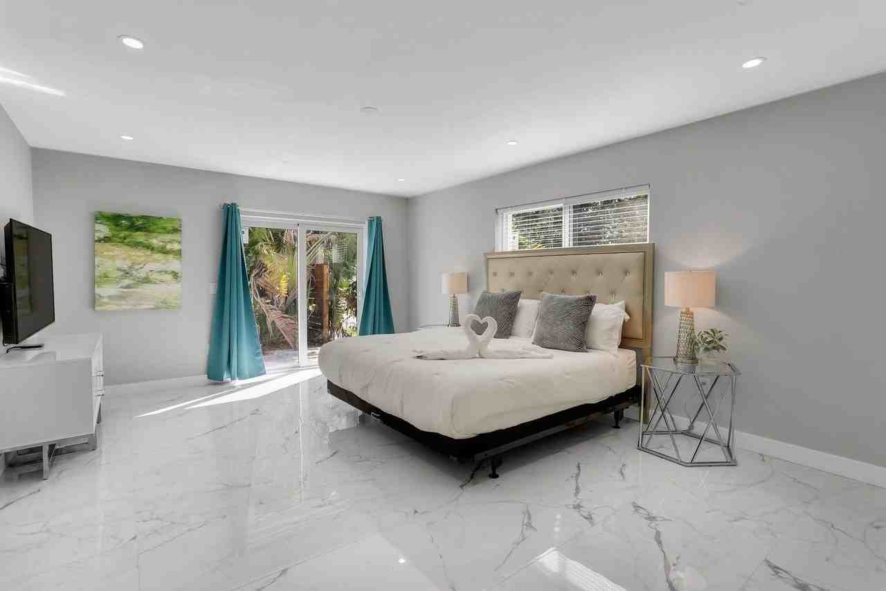 2019 Ne 14th Ct - Photo 5 of 26