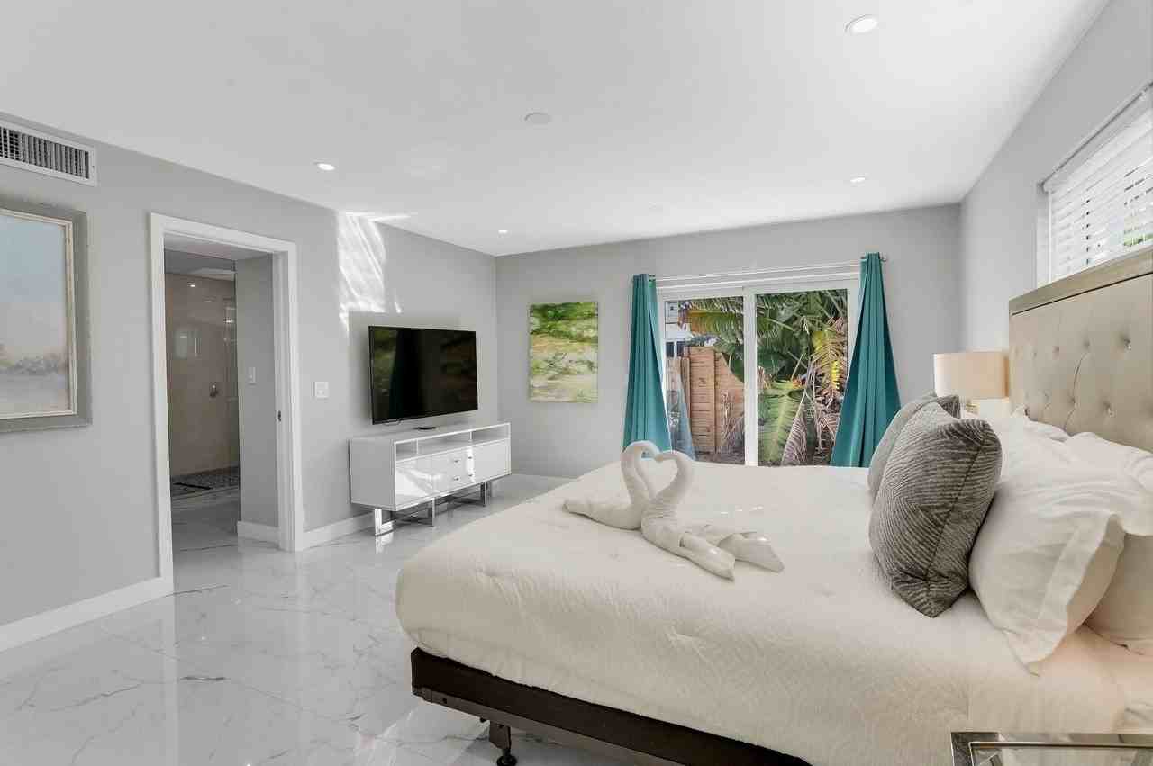 2019 Ne 14th Ct - Photo 6 of 26