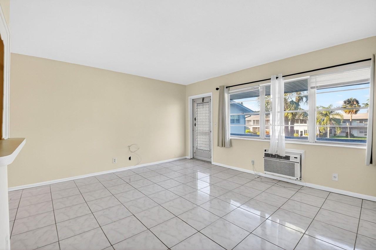 46 Waltham B - Photo 3 of 33