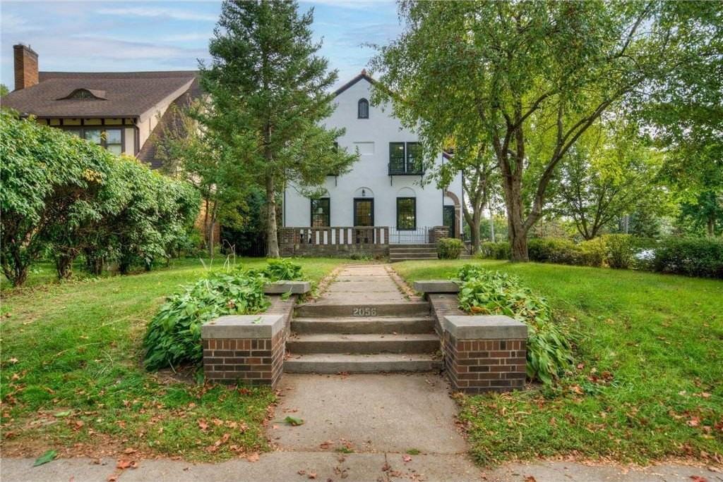 2056 Summit Ave - Photo 2 of 37