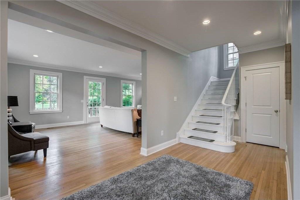 2056 Summit Ave - Photo 3 of 37