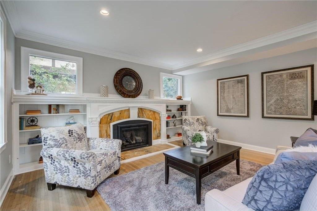 2056 Summit Ave - Photo 6 of 37