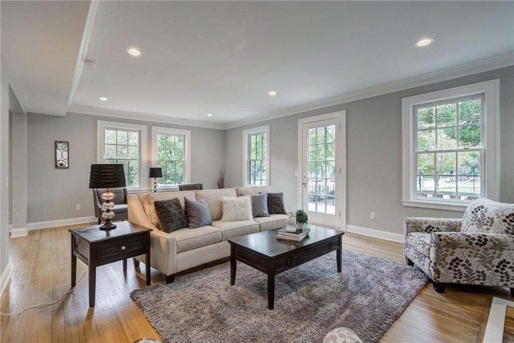 2056 Summit Ave - Photo 7 of 37