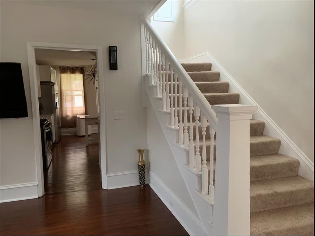 2818 Dupont Ave N - Photo 3 of 16