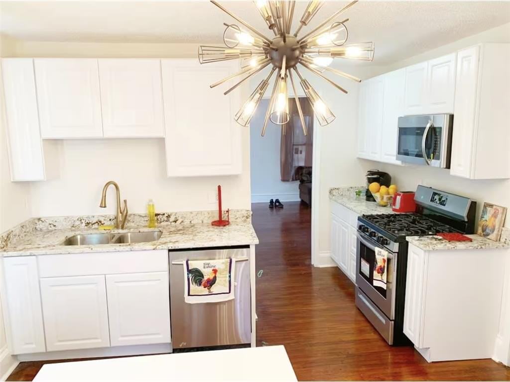 2818 Dupont Ave N - Photo 4 of 16