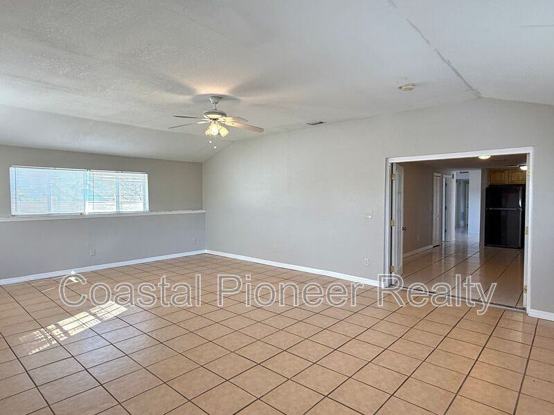 10202 Bonnie Bay Ct - Photo 6 of 21