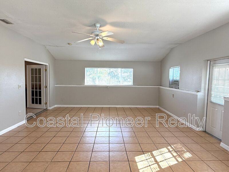 10202 Bonnie Bay Ct - Photo 7 of 21