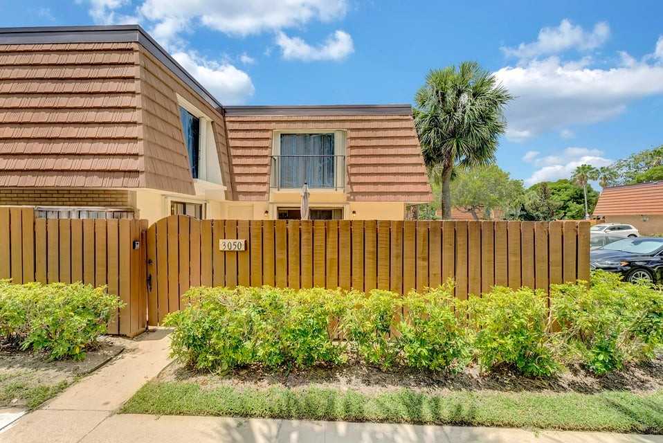 3050 30th Court - Photo 2 of 7