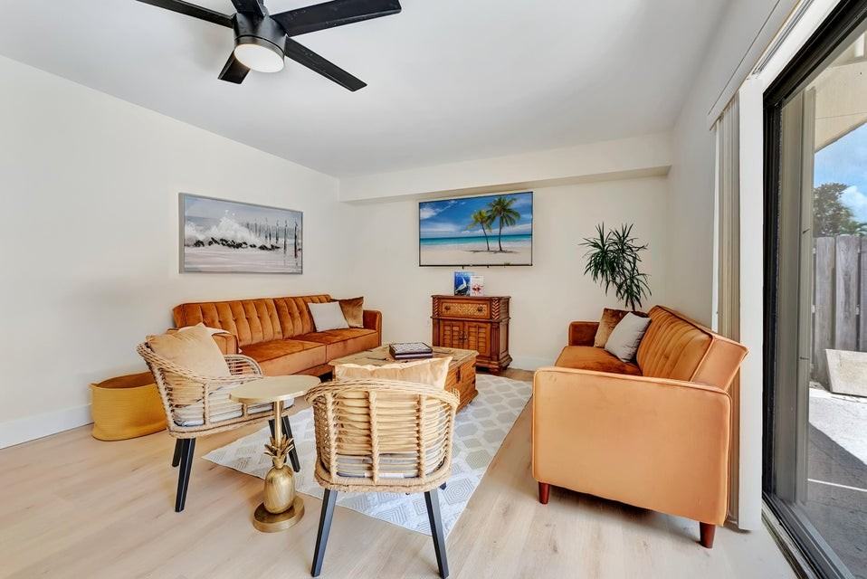 3050 30th Court - Photo 6 of 7