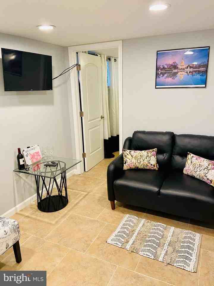 113 Forrester St Sw Unit B #B - Photo 2 of 17