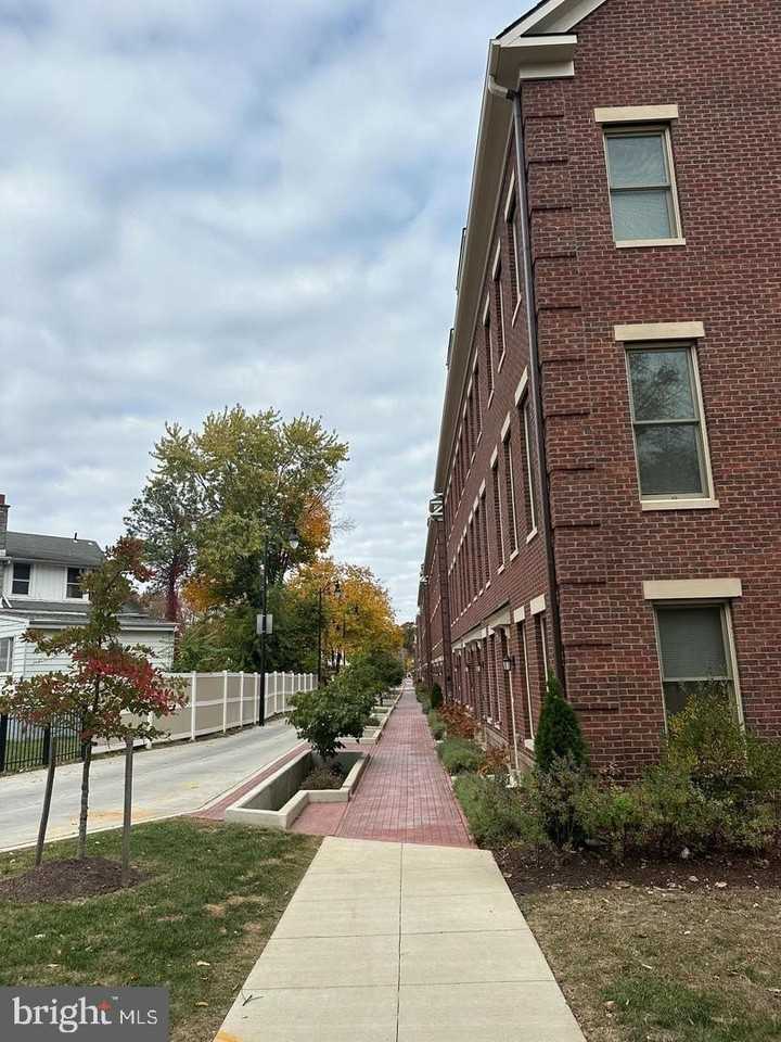 946 Heights Aly Se - Photo 2 of 24