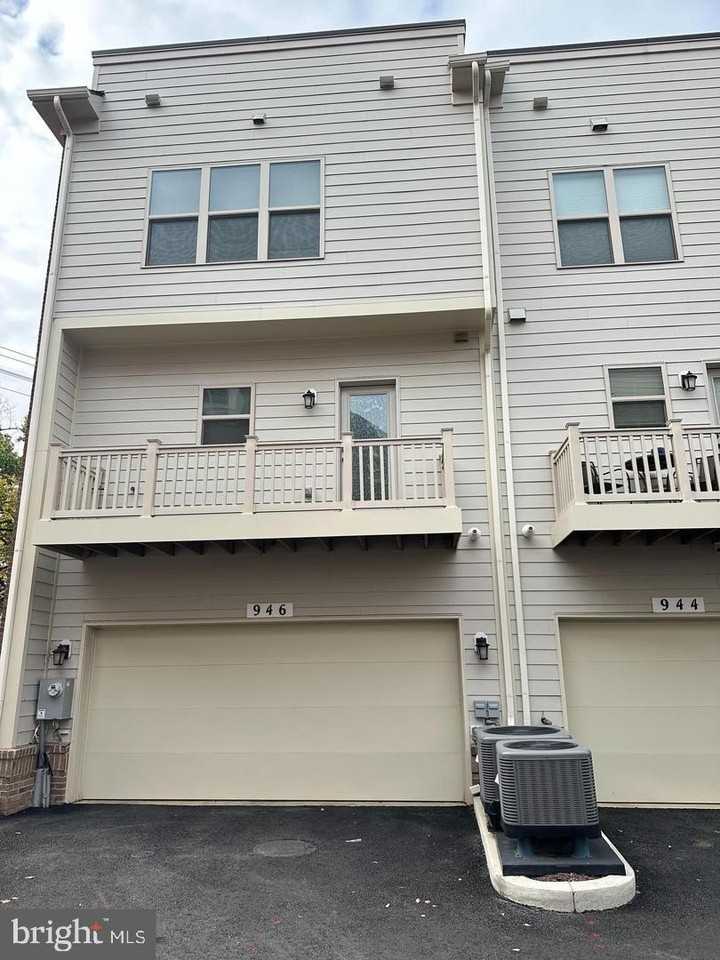 946 Heights Aly Se - Photo 3 of 24