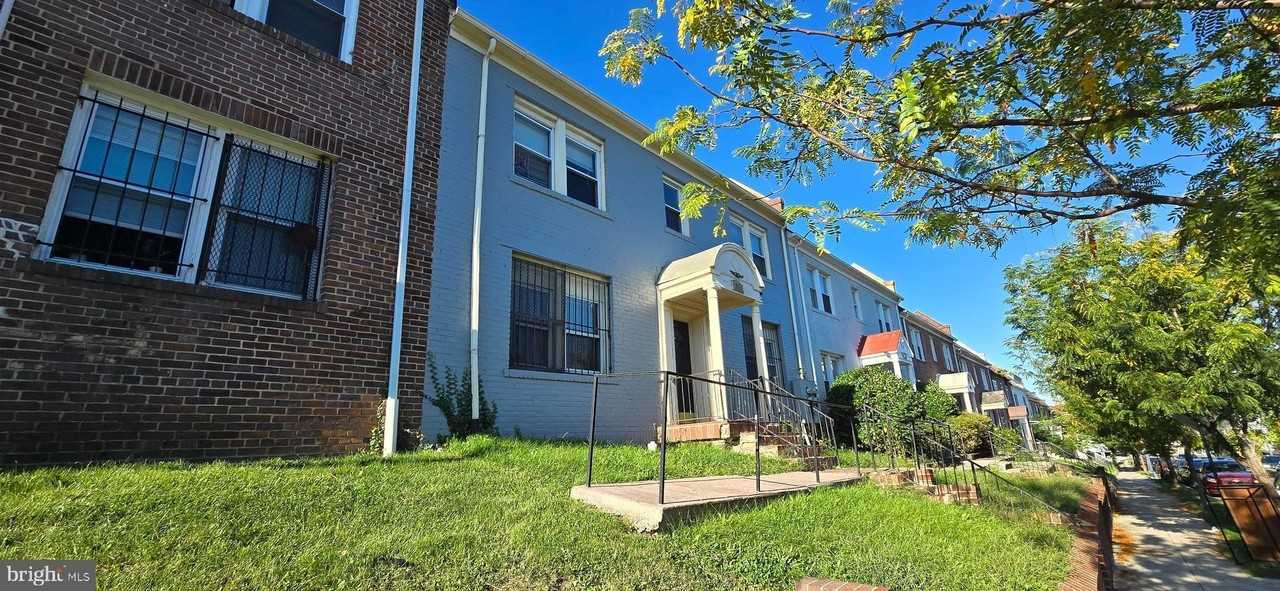 1255 Meigs Pl Ne Apt 4 #4 - Photo 2 of 15